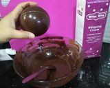 A picture of step 1 of Strawberry Mousse In Chocolate Ball.