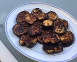 Une image de l'étape 6 de Aubergines grillées au fromage et épices.