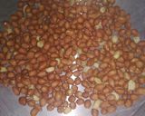 Foto langkah ke 1 dari resep Kue Kering Kacang No Oven No Blender.