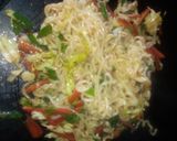 A picture of step 7 of Vegetable noodles omlete.