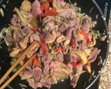Hình bước làm 2 của món Ngan xào sả ớt