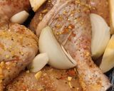 Sült csirke 🐔 husi hagymával és almával! 🙂 recept fázis 3 fotója