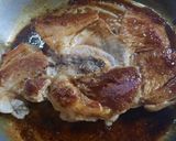 Foto del paso 2 de la receta: Chuleta de cerdo con miel y papines al verdeo