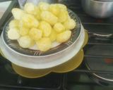 A picture of step 1 of Deep fried potatoes.