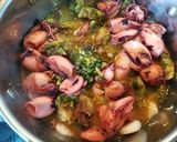 Foto del paso 2 de la receta: Calamarcitos con alcachofas