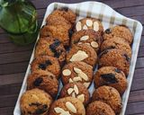 Foto langkah ke 10 dari resep Crunchy chocolate chip cookies #keto.