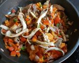 Foto del paso 4 de la receta: Pollo con ciruelas, higos y verduras en Tajine eléctrico