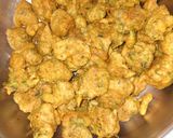 મેથીના ગોટા/ભજીયા(methi gota recipe in Gujarati) રેસીપી સ્ટેપ2ફોટો