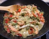 Une image de l'étape 16 de Crevettes sauvages aux poivrons, champignons et épices.