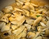 Hình bước làm 2 của món Canh Hẹ, Đậu Hũ Trứng Nấu Nấm Rơm