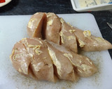 Foto del paso 1 de la receta: Pechugas de pollo rellenas de queso Gorgonzola y pimiento asado