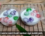 Foto langkah ke 10 dari resep Klepon warna warni kuah santan.