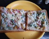 A picture of step 2 of Bell pepper tandoori mayonnise sandwich.