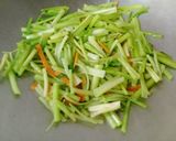蝦仁炒芹菜的食譜步驟4照片
