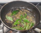 A picture of step 7 of Turai ki chutney.