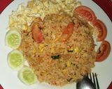 Foto langkah ke 7 dari resep *Nasi goreng sayur*.
