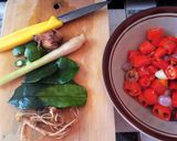 Foto langkah ke 5 dari resep Pentol daging kuah tom yum pedas.