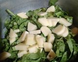 A picture of step 8 of Spinach soup with methi papdi n masala khakra.