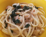 Foto del paso 6 de la receta: Espagueti de limón al ajillo con gambitas y espinacas