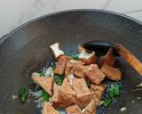 Foto langkah ke 2 dari resep Tahu Masak Cabe Hijau.