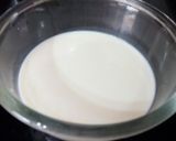 A picture of step 2 of Fruit custard trifal.