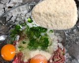 Foto del paso 1 de la receta: Pastel de Carne con Mozzarella, Orejones y Ciruelas Pasas