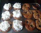 Áfonyás - málnás - fehér csokis muffin recept fázis 11 fotója