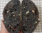 Foto langkah ke 26 dari resep Charcoal Wijen Chili Flakes Cheese Sourdough Bread (Open Bake Method).