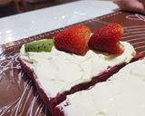 รูปขั้นตอนการทำที่ 4 ของ แซนวิชผลไม้รูปหัวใจ Valentine's Stawberry & Kiwi sandwich