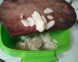 Foto langkah ke 1 dari resep Bawang Putih Renyah Simple.