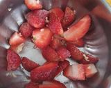 A picture of step 1 of Strawberry Chutney.