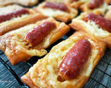 Foto del paso 6 de la receta: Hojaldres de chistorra con queso y queso a las finas hierbas