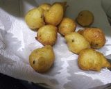 A picture of step 5 of Urad dal dahi bhalla.