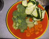 Foto del paso 2 de la receta: Pollo en tiras con vegetales