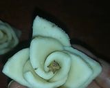 रोज़ फ्लावर मठरी(rose flower mathri recipe in hindi) रेसिपी चरण 6 फोटो