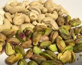 Foto del paso 1 de la receta: Tarta sin azúcar, con dátiles, ciruelas pistachos,nueces almendras, y avellanas para compensarlo