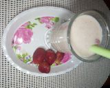 A picture of step 4 of Strawberry & Banana milk shake.