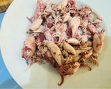Foto langkah ke 1 dari resep Cumi asin oseng pete pedas.