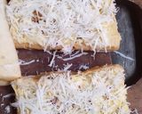 Foto langkah ke 4 dari resep Chili Cheese Toast.