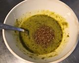 Une image de l'étape 3 de Sauce pesto de céleri et moutarde aux épices italiennes.