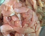 รูปขั้นตอนการทำที่ 2 ของ กะเพราอกไก่หมัก