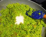 A picture of step 4 of Green peas sandwich.