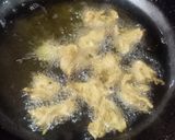A picture of step 6 of Onion pakoda.