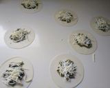 Foto del paso 3 de la receta: Empanadillas con pesto, mozzarella y tomate