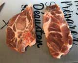 Une image de l'étape 1 de Côtes de porc marinées panées.