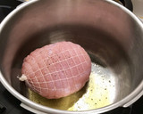 Foto del paso 2 de la receta: Redondo de pavo en salsa