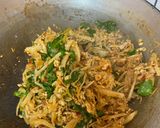 รูปขั้นตอนการทำที่ 4 ของ ผัดพริกแกงหน่อไม้ดองใส่อกไก่สับ