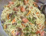 A picture of step 4 of Noodles Omelette.