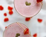 A picture of step 4 of Plum Lassi with Beetroot Powder.