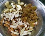 A picture of step 2 of ખીર પૂરી.